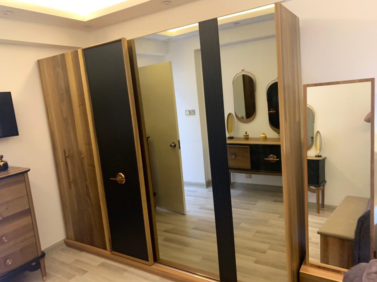 سلام عليكم شقه البيع عماره 15طابق2شقه8هيه والثاث  شقه ماناقصه اي شي تخبل شقه شوفه بعينك  رقم تواصل وتساب ***********وسعر خاص
