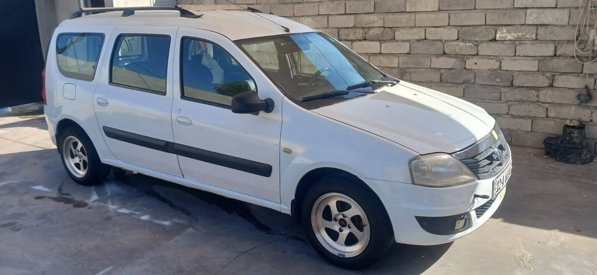 السلام عليكم
المحروسه للبيع

رينو لوكان ٢٠١٢،،،،،،، ™️٧راكب 

رقم نينوى كوبون بانزين⛽

شرط الوكاله والتحويل باسمي

صدر امامي خلفي جديد

كير مكينه شرط بلادي ١٦

تبريد شغال

ضرر جاملغ خلفي ونص السقف يعني انطيك صبغ ٦ قطع

انطيك صبغ عام

***********
سعرها ٦٥ بيها مجال 

مكان السياره موصل بعشيقه
