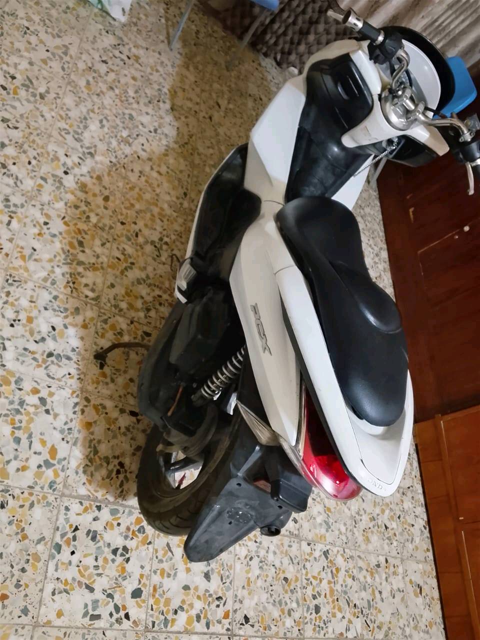 PCX الجيل الاول GF الياباني
مكينة خير من الله 125 حساس
كلشي شغال كهرباىيات شغال
كفرات نظيفة اوراق كاملة خير من الله
مكاني ديالى بعقوبة متواجد و اتساب
*********** و السعر مناسب و مغري