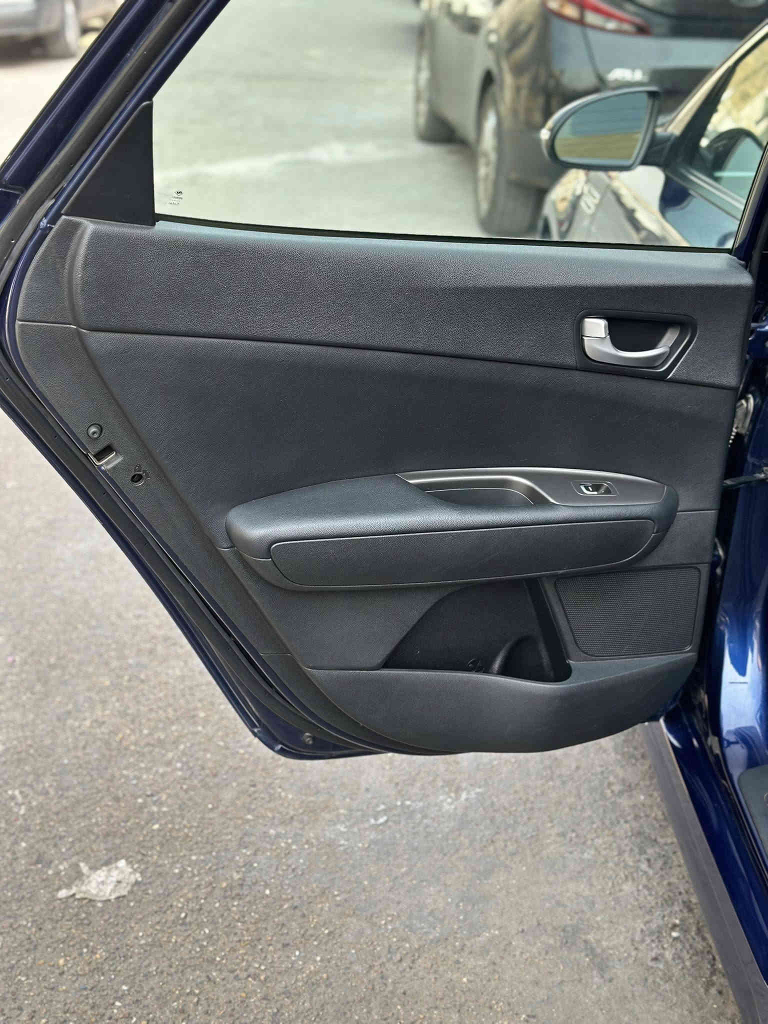 السلام عليكم اخوان كيا اوبتما 2019 نص فول فئة fe رقم اربيل الدولي هزة وفحص وسنويه لل2026 سياره خير من الله گير مكينه حداديه تايرات كله جديد تحكم ستيرن جهتين مانع انزلاق تحديد مسار 3 انظمة قياده شاشه كار بلي  يدات نيكل تبريد ثلج لايت ناصي led دهن xado الاصلي اديرلها مع بانزين محسن السياره شلعه ومعدل تخبل وخير من الله مكينتها ماشيه 53 حقيقي حادثها باب عكس السايق مبدل والوراه مصلح وبالعراق طخة كلش خفيفه بالجاملغ الخلفي الايسر مكانها بغداد الشعب السعر 138 وبي مجال قليل حگ الجيه ***********
