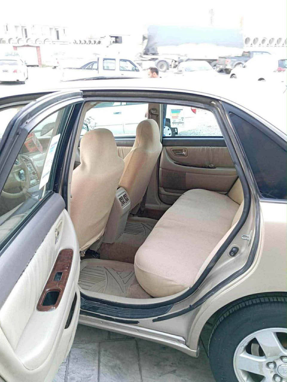 سلام عليكوم تويوتا ئه ڤه لون  موديل 2002  قه پات مه وا سفات  كوشن جلد كاره با   ته بريد 5 پارجه ى سبوخه بى ناو گرتن به شه رتى گيرو مه كينه *********** كركوك, العراق
