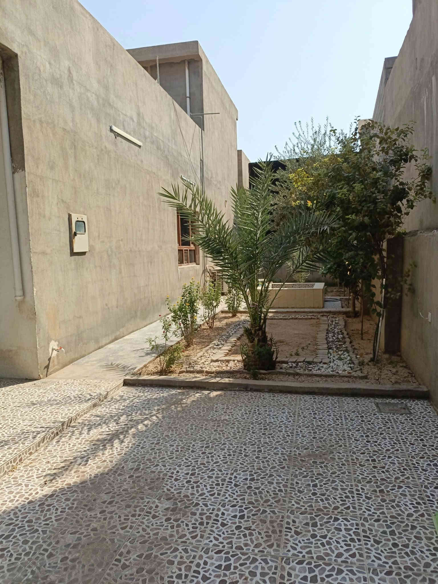 بيت للبيع مساحة 240 متر طابو زراعي طابق ونص سيراميك فول وسقف ثانوي أركوازي الجديدة كيعان وريا شارع سايدين يحتوي على أستقبال و صالة و مطبخ و غرفتين نوم و صحيات و 3 حدايق و كراج سيارة مع هدايا نص أثاث
تخم قنفات 10 مقاعد + طبلات 
ميز بلازمة  
كاونتر 
طباخ + مرشحة
ميز طعام 
بنكات سقفية عدد 3
فولتجات عدد 2 حجم 10 الاف 
سخان 
تانكي ماء عدد 2
للاستفسار والأتصال على الرقم ***********
