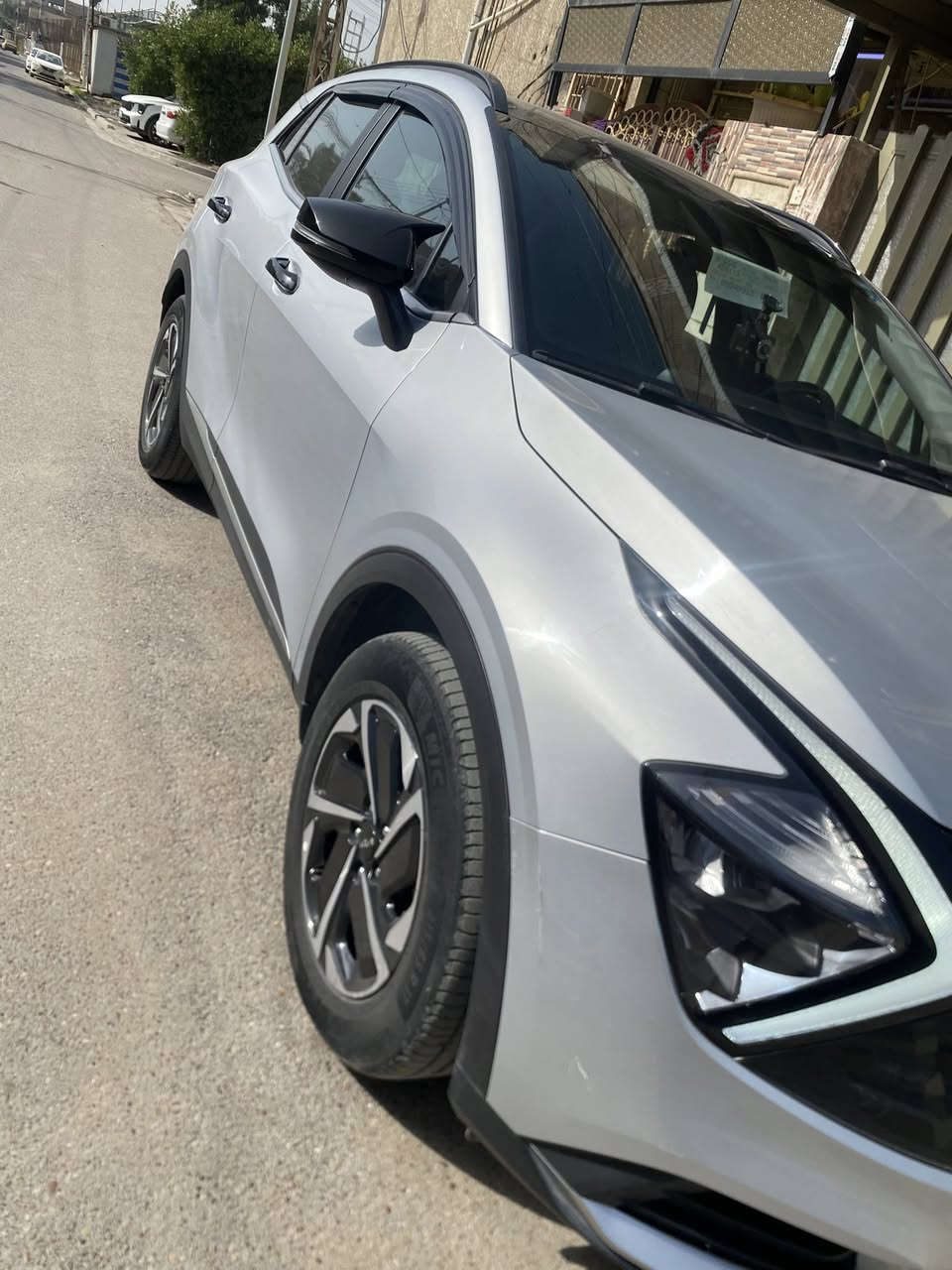 السلام عليكم للبيع كيه اسبورتج ٢٣ موديل لون فول بانوراما سلفرعداد مسافه ٤٠ الف ماشي كفاله عامه من صبغ وتعديل كير ماوس هايبردم  محرك تيربو بصمه تشغيل عن بعدر رقم بغداد الانگليزي بأسمي بيه السعر 215 فقط للبيع مااروس  سونار مرفق بل منشور  شراي تيصل ***********
