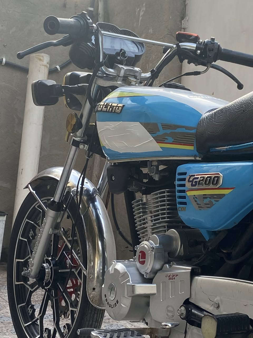 السلام عليكم للبيع سيفان 2024 مكينه200 كفاله من شخط من عده رصعه كلش صغيره بل تانكي سلف هندر اشاير لايت بكلايت كله كامله مابيهه اي نقص لو برغي مابيهه نقص دشبول ابو العرض شغال مكينه تخبل برغي ممفتوح بيهه اوراق كارتونيه ومكاني ديالى الخالص هبهب رقمي ***********
