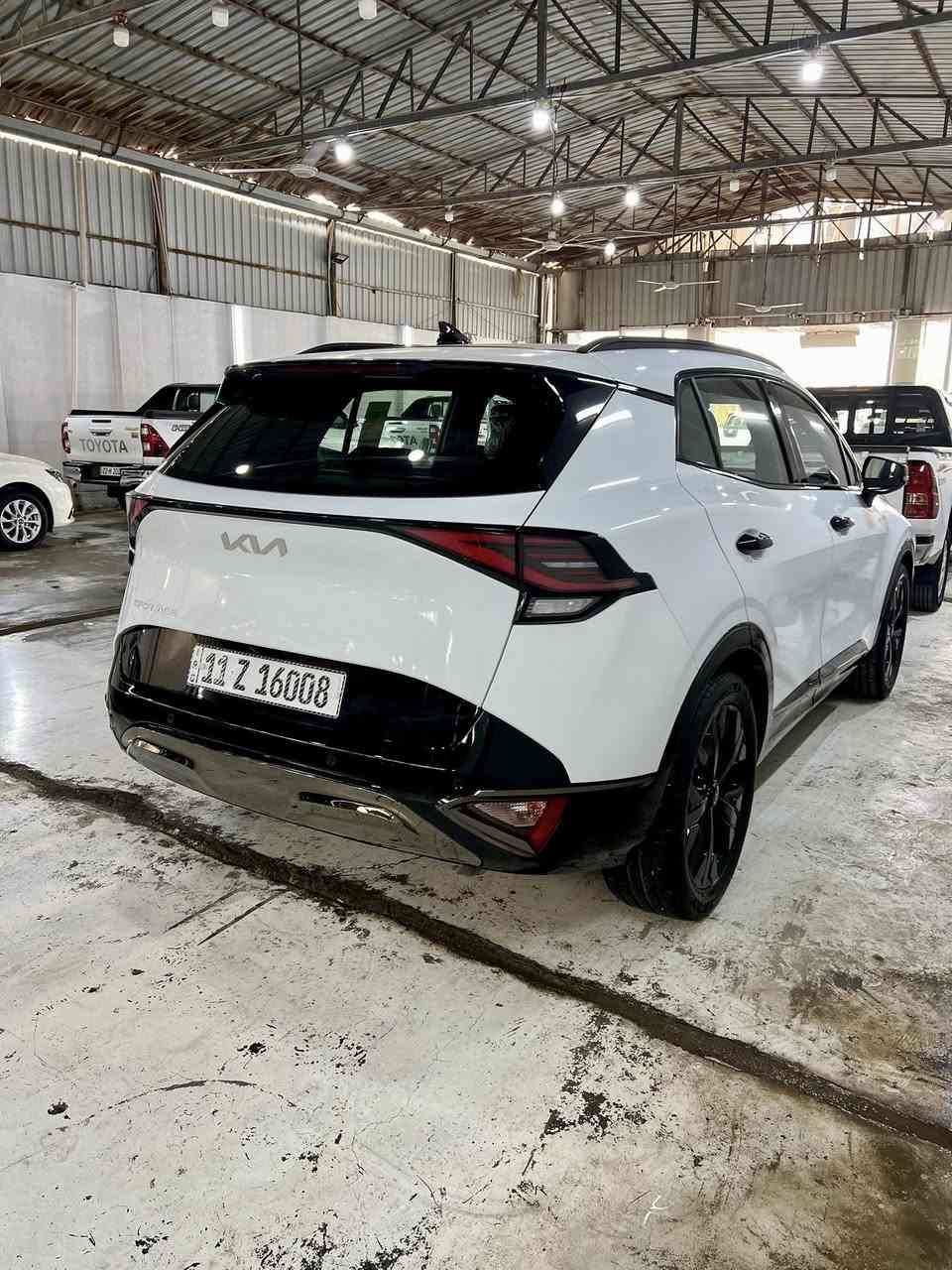 السلام عليكم 

كيا سبورتج 2025🔥🚘
بلاك ادشن Black Edition🖤🩶
السيارة تحت ضمان الشركة الدولية العراقية 
مكفوله كفاله عامه من الدعاميه للدعاميه كفاله 🔥
ماشية 5.000km  خمسة الأف كيلو متر فقط 
مواصفات الفول 1/1 كل مواصفات السبورتج بيها🩶
خليجي
موديل 2025
سعة المحرك 2.0L
مرتبط بناقل حركة أوتو 6 نمر
عدد AIR BAG 2 
حساسات أمامية 
حساسات خلفية
لايت زينون + LED
كشافات 
بك لايت LED
حجم الاطار 235/50R19
ويل كب 
4 دسك
ماسحة خلفية
اريل نفكيتر 
مفتاح التشغيل بصمة
تشغيل عن بعد 
فتح الصندوق كهرباء 
دشبول شاشة 
شاشة Apple Car play
كاميرا دوارة 
المقاعد جلد + الداخل زيتوني 💚🖤
حركة المقاعد الأمامية كهرباء
تدفئة المقاعد الأمامية 
تدفئة المقود 
تتسع المقصورة ل 5 ركاب
مثبت السرعة Cruise
المودات والأوامر الصوتية
أوضاع القيادة  Drive Mode
فحص أنظمة السيارة 
حساسات ضغط اطارات 
مقود جلد حياكة 
شفتات مقود
قطعتين تبريد
هاند بريك كهرباء 
ا ABS 
ا Auto Hold   أوتو هولد
ا ISOFIX   مثبت مقعد الطفل
نظام مانع الانزلاق
نظام نزول المنحدرات 
اشارة في المرايا الجانبية
مخرج منفذ الطاقة
ا  Bluetooth 
شاحن هاتف Wireless 
تطعيم الدواخل ألمنيوم 
______________________________________

العنوان : بغداد 
السعر : 24.500 $ دولار 
هـ : ***********
