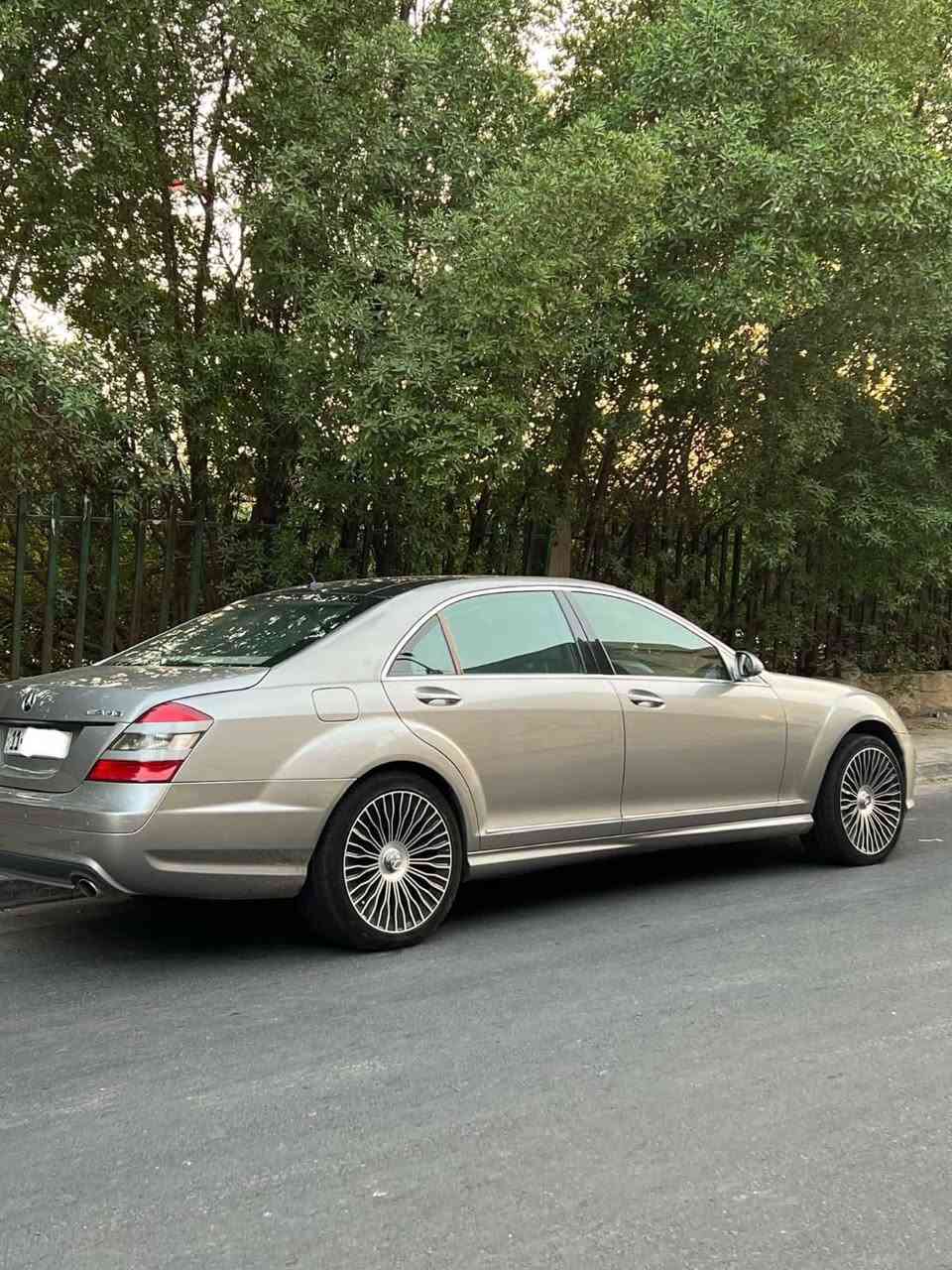 إسلام وعليكم مارسيدس s350فول مواصفات للأخير 2009
السياره نضيفه كلش من كل النواحي بيها كلير من صفحة الصدر فقط والباقي مكفول خليجيه السياره ***********
182$ وبيها مجال مكاني بغداد
