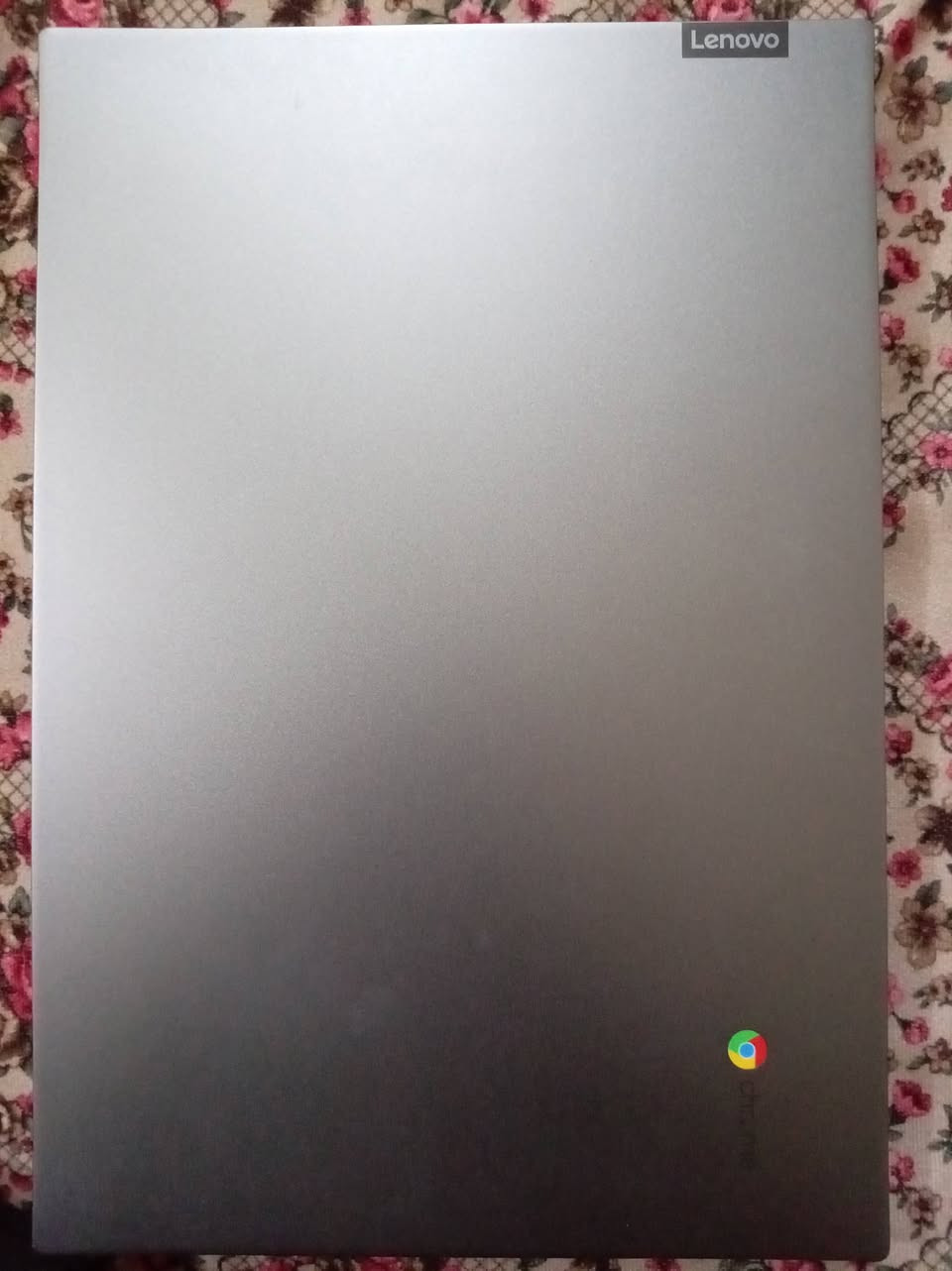 لابتوب لينوفو  نضام اندرويد جديد ما مستخدم ذاكره 32 كيكه كامره اماميه يدعم جميع التطبيقات منفذ رام  منفذ شحن2 تايب سي مع شاحنه اصليه
الاستفسار ***********  واتساب               مكان بغداد حي اور 
سعر 125 وبيه مجال
