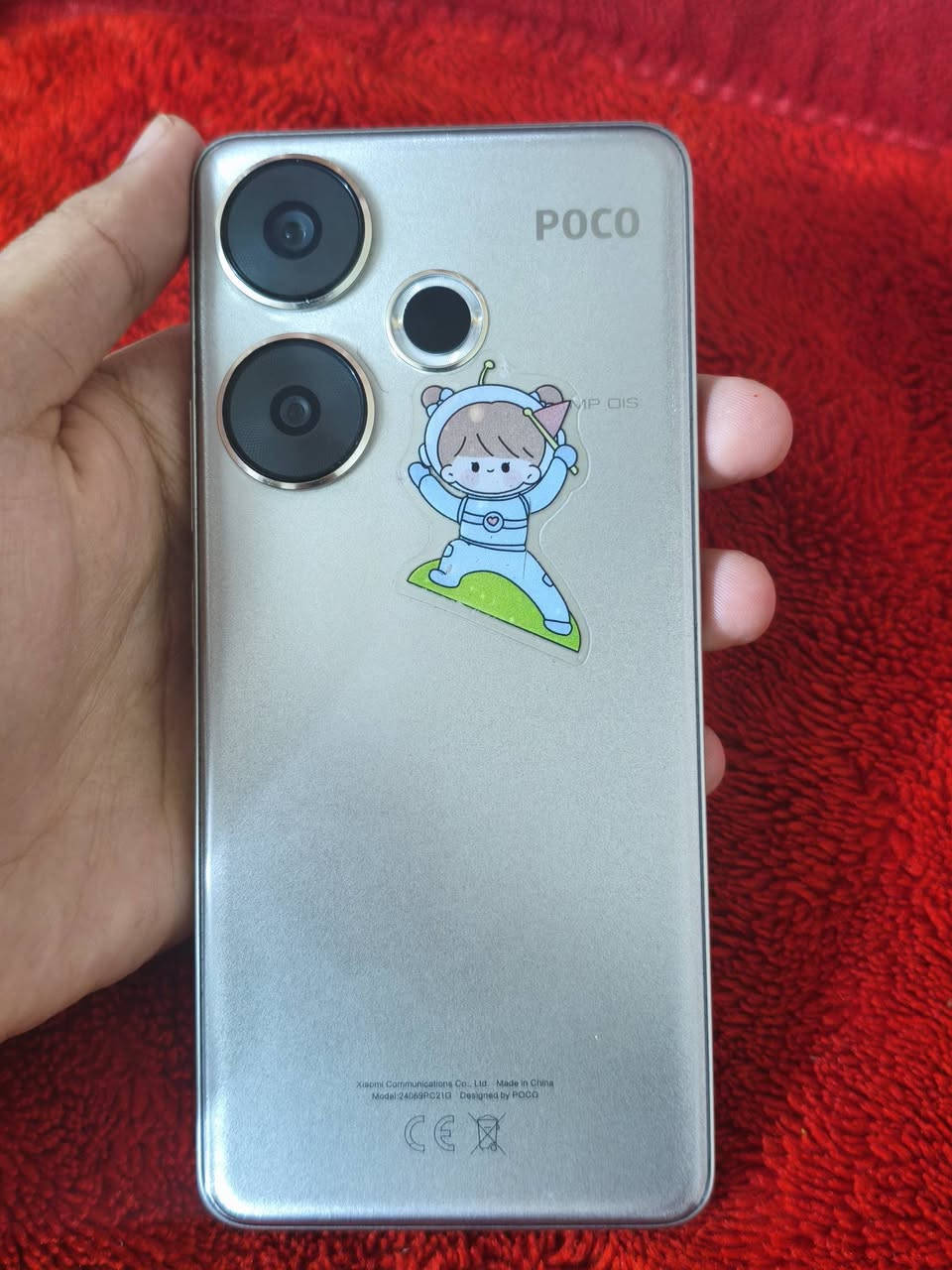 ​🔥 للبيع: POCO F6 (النسخة الأقوى 512GB) 🔥
المواصفات الأساسية لجهازي:
​الذاكرة التخزينية: 512 جيجابايت (مساحة هائلة لكل ملفاتك وألعابك).
​الذاكرة العشوائية (RAM): 12 جيجابايت (سلاسة تامة في التنقل بين التطبيقات الثقيلة).
​🚀 الأداء والمعالج:
​المعالج: Snapdragon 8s Gen 3 (أحدث جيل من كوالكوم، أداء فلاجشيب).
​نظام التبريد: بتقنية IceLoop لضمان استقرار الأداء ومنع الحرارة أثناء اللعب.
​📺 الشاشة:
​النوع: CrystalRes 1.5K Flow AMOLED.
​التردد: 120Hz لسلاسة فائقة.
​السطوع: خيالي يصل لـ 2400 nits (وضوح تام تحت الشمس).
​📸 الكاميرات:
​الأساسية: 50MP بمستشعر سوني مع مثبت بصري OIS لتصوير فيديو احترافي بدون اهتزاز.
​السيلفي: 20MP تدعم وضع البورتريه والذكاء الاصطناعي.
​⚡ البطارية والشحن:
​الشحن: يدعم الشحن فائق السرعة 90W (الجهاز يشحن بالكامل في وقت قياسي).
​البطارية: 5000 مللي أمبير تدوم طويلاً.
​✅ مميزات إضافية في هذا الجهاز:
​سماعات Stereo مزدوجة لصوت محيطي في الألعاب والأفلام.
​وزن خفيف جداً وتصميم مريح لليد.
​يدعم الذكاء الاصطناعي في تحسين الصور والأداء.
330 كامل ملحقات 
كربلاء ماعندي توصيل


**إذا كنت صاحب هذا الإعلان وتريد حذفه لأي سبب، رجاءا أرسل رسالة إلى الدعم الفني**