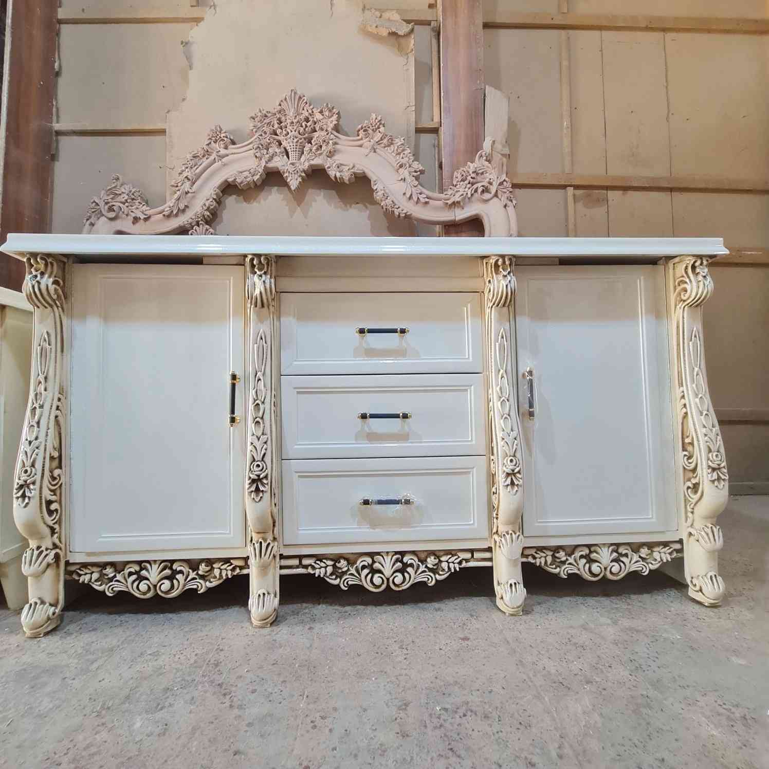 اهلا وسهلا في معرض ومعمل در للاثاث🔥
"بساطة المكان… وهدوء يلامس الروح 🤍"
"تفاصيل دافئة تحكي عن راحة ما تنوصف"
"هنا يبدأ السلام… وينتهي التعب"
"أناقة هادئة بطابع عراقي أصيل"
"راحة تشبه البيت… وتشبه القلب"
"لمسة جمال… بطابعنا الخاص"
عنوان بغداد صالحية مقابل وزارة العدل💯
 للاستفسار راسل صفحة بيج ✨️


**إذا كنت صاحب هذا الإعلان وتريد حذفه لأي سبب، رجاءا أرسل رسالة إلى الدعم الفني**