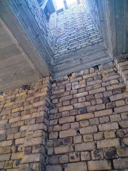 مشتمل للبيع طابو صرف مساحته 100 متر بناء جديد كامل انماء ومجاري مكانه كلش حلو قريب عالشارع كافه الخدمات يحتوي على غرفه وهول ومطبخ واستقبال وصحيات داخليه وخارجيه خارطه حلوه سعره مناسب مقارنه بالاسعار (سعره ٧٠)اوبي مجال اليمه العنوان /بابل /ناحيه ابوغرق حي الجواد قريب من شارع البثويني الاستفسار اكثر مراجعه مكتب حجي سيف العقارات نستقبل كافه العروض (*********** حلة
