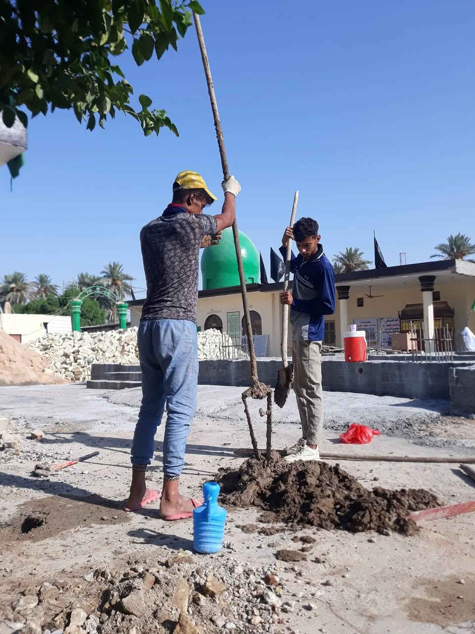 ابو سجاد لحفر البراين للمخازن لتصريف مياه منها ضمان متسحب مخزن ٥سنوات  السعر ١٠٠الف والبوري ع ابو البيت //***********//***********
