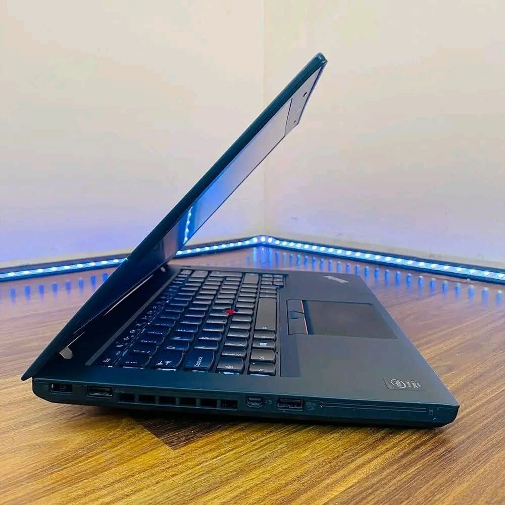لابتوب 420 Lenovo ThinkPad للبيع 🔥

✅ المعالج: Core i7 2720QM
✅ الرام: 4GB DDR3
✅ التخزين: SSD 128GB سريع
✅ الشاشة: 13 إنش
✅ مناسب للدراسة، التصفح، اليوتيوب، والألعاب الخفيفة والمتوسط

الجهاز نظيف وشغال بدون مشاكل 👍
السعر: (80 الف)بصره المدينه )
***********
