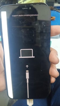 شاشة ايفون ١٢ برو ماكس تفصيخ بيها هلخط قيم واخذ رقمي 07740732613