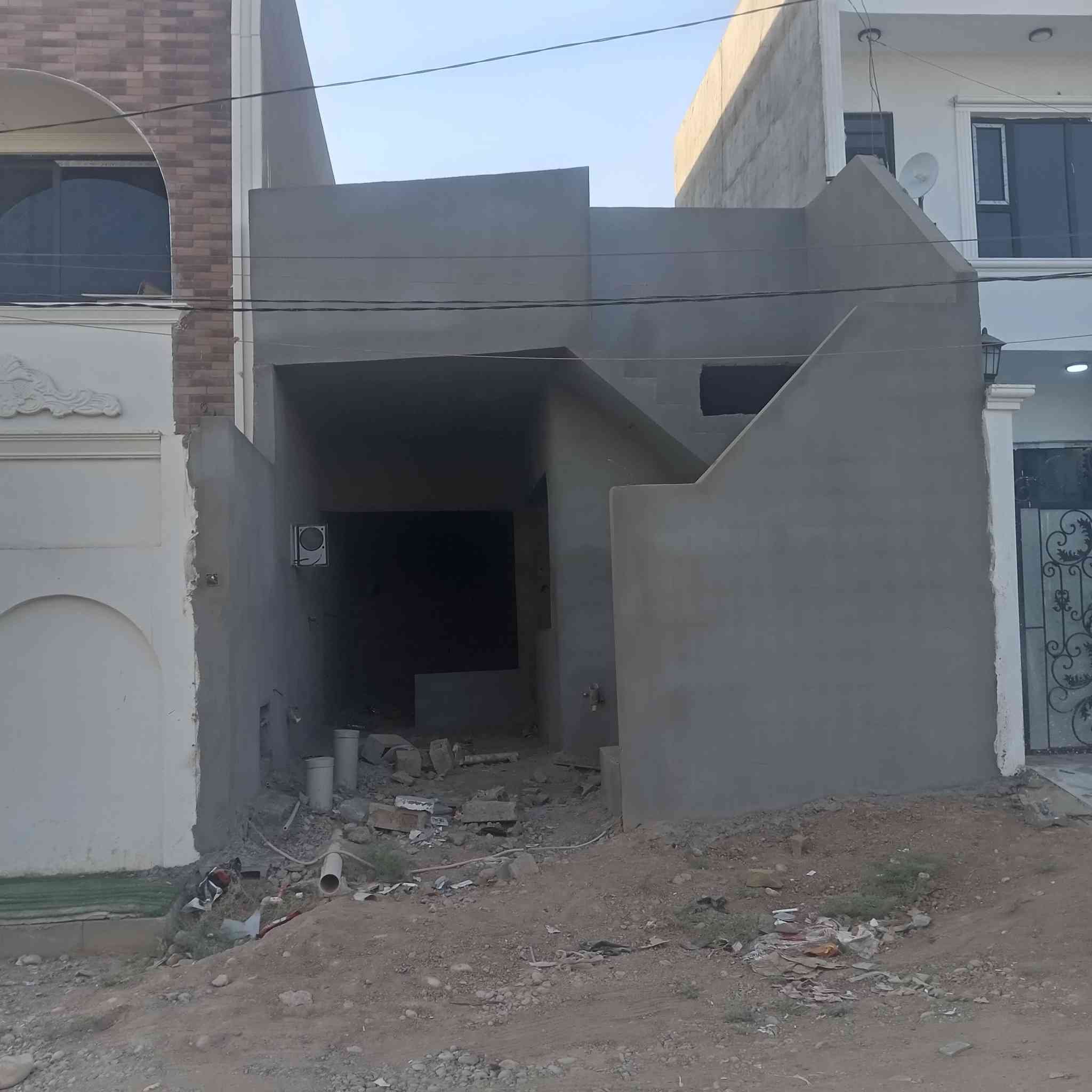 السلام عليكم دار للبيع حي بدر خلف مدرسه علي شاهين ثاني فرع على تبليط ***********
