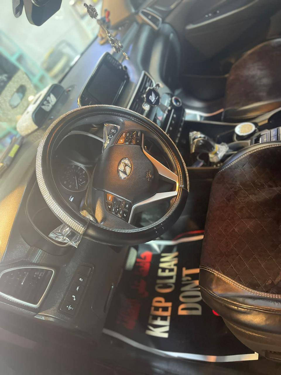 للبيع أو مراوس بسياره أقل سعر 
توكسان ٢٠ امريكي لون أحمر محرك ٢٠٠٠ رقم بغداد حادثها جاملغ جهة السايق مصلح نفسه والبنيد مبدل . رادارات وكهربائيات وكاميره وشاشه . والسياره جاهزه تبريد وتدفئة . وتدفئه بالكشنات . ماشيه ٧٧ الف . العنوان بغداد / الحريه 
للاتصال / *********** بغداد, العراق
