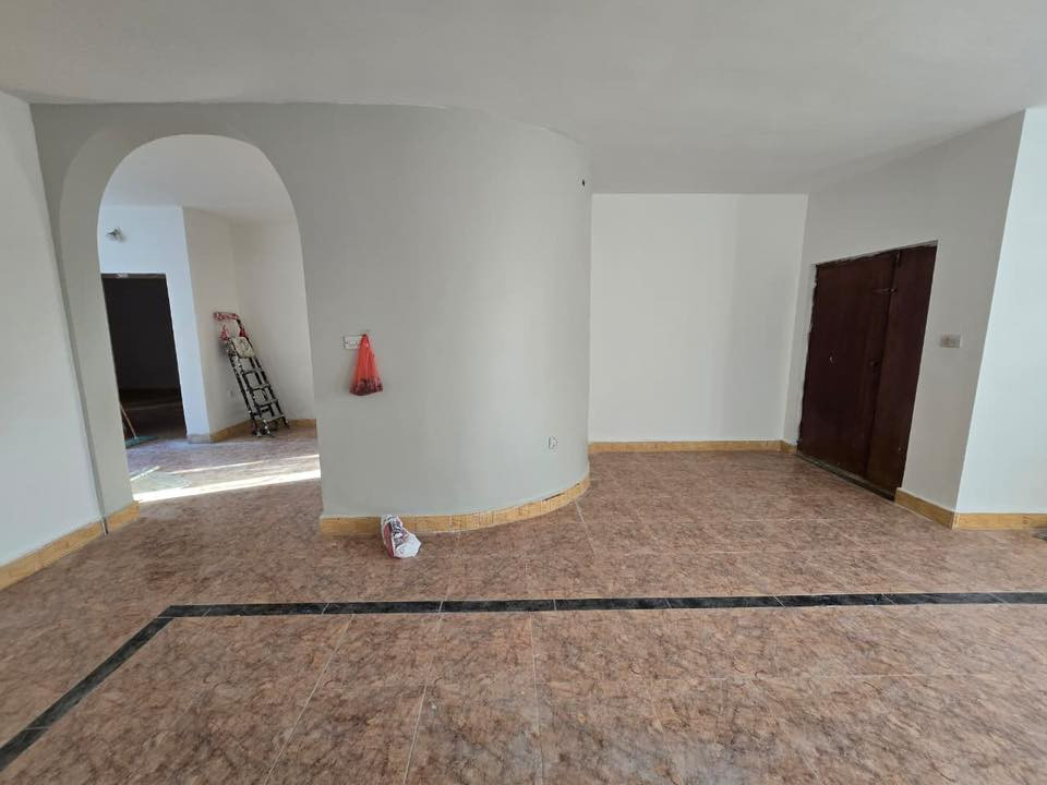 بيت للايجارفي  حي اسيا الدوره مساحه ٣٠٠م غرفتين نوم واستقبال /هول داخلي /كراج لسيارتين الاتصال***********
