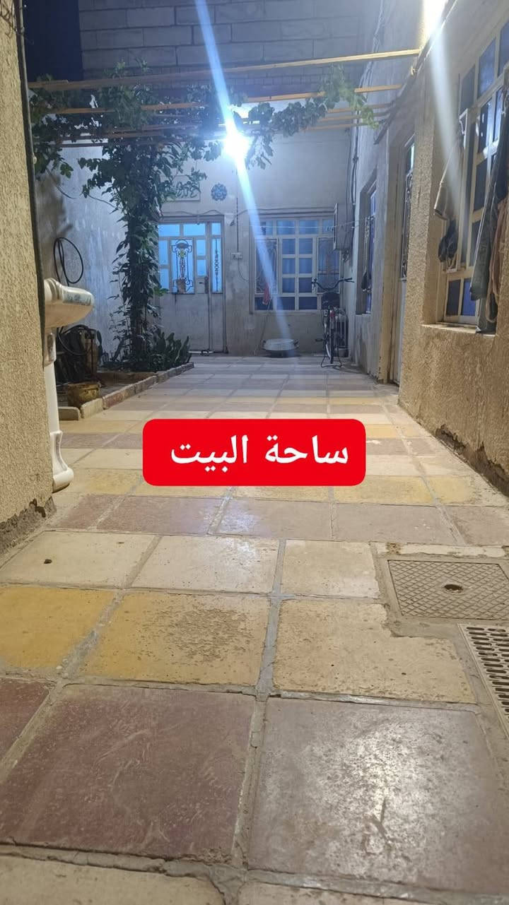 منزل بناء حديث
بمساحة بناء 200 متر
يضم غرف عدد 2
مطبخ
استقبال
ديوانية
صحيات
حمام خارجي+حمام داخلي

البيت يبعد عن الشارع الرئيسي مسافة 50متر

البيت متكامل من كافة الخدمات
 كهرباء- ماء -مجاري

للاستفسار الاتصال على الرقم التالي:***********

العنوان: الناصرية -الشوفة-قرب مكتبة منة المنان
