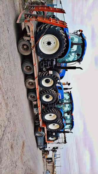 سلام علیکم لودر للبیع طول 10متر عرض 262 صدر 370 اربع دناکیر 2دنکیر سحال تایرات 19و نص
منفیست سعر105$مجالل
*********** وتساپ
