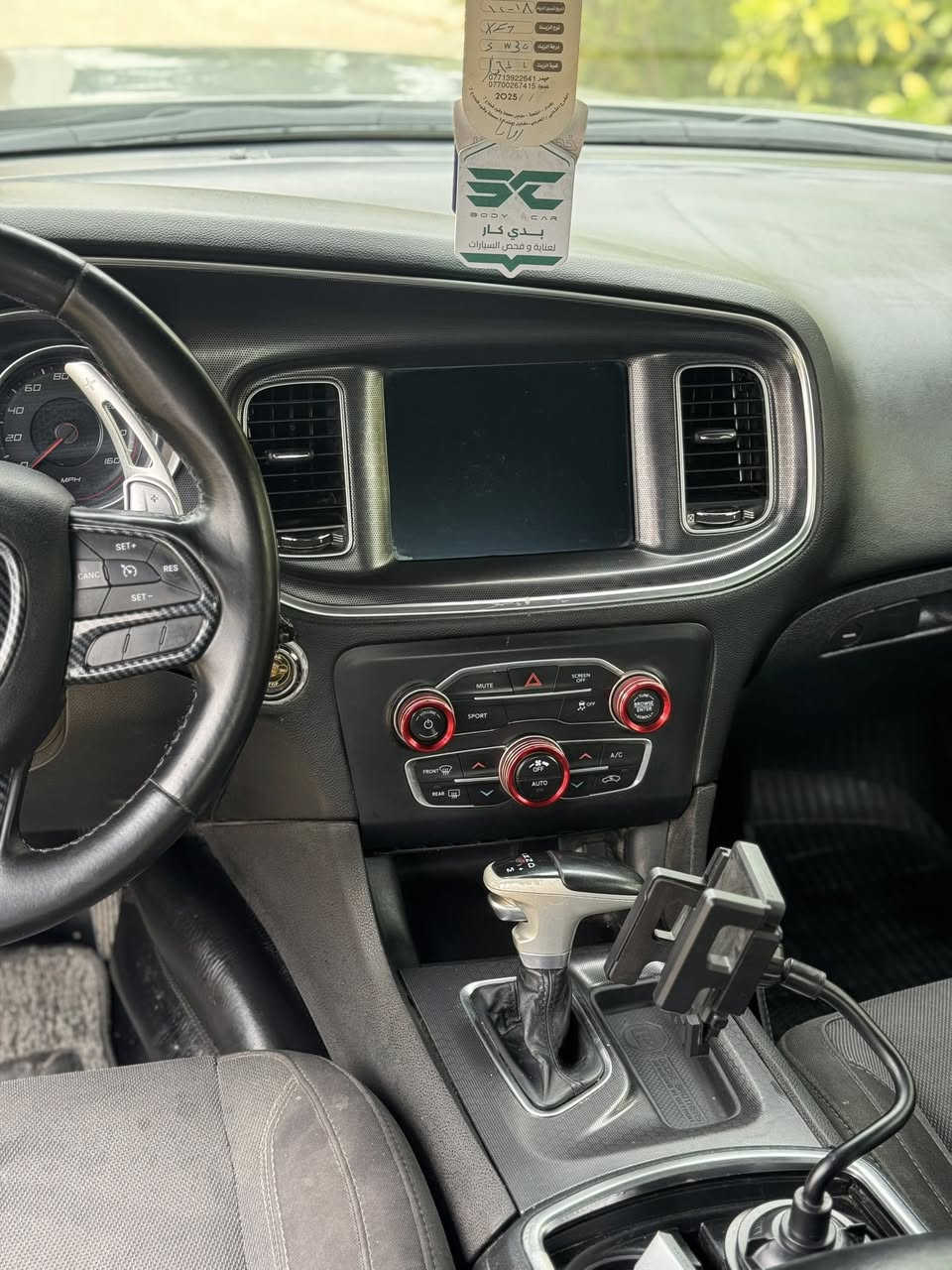 السلام عليكم
جارجر 2017R/T 
8 سلندر 5700
السياره حادثها جاملغ بنيد  سونار مرفق بصور 
السياره موصفات RT 
مواصفاتها: 
1.كشنات امامي تدفئه تبريد كشنات خلفيه
2.كشنات خزن ميموري 
3.كشنات تحكم كهرباء كامل
4رادار امامي 
5 حساسات 
6.شاشه تحكم كامل للكشنات والتبريد
7.شفتات ستيرن
8.كير طياره 
مكاني بغداد الغزاليه 
السعر ١٧٨ وبيها مجال 
***********
