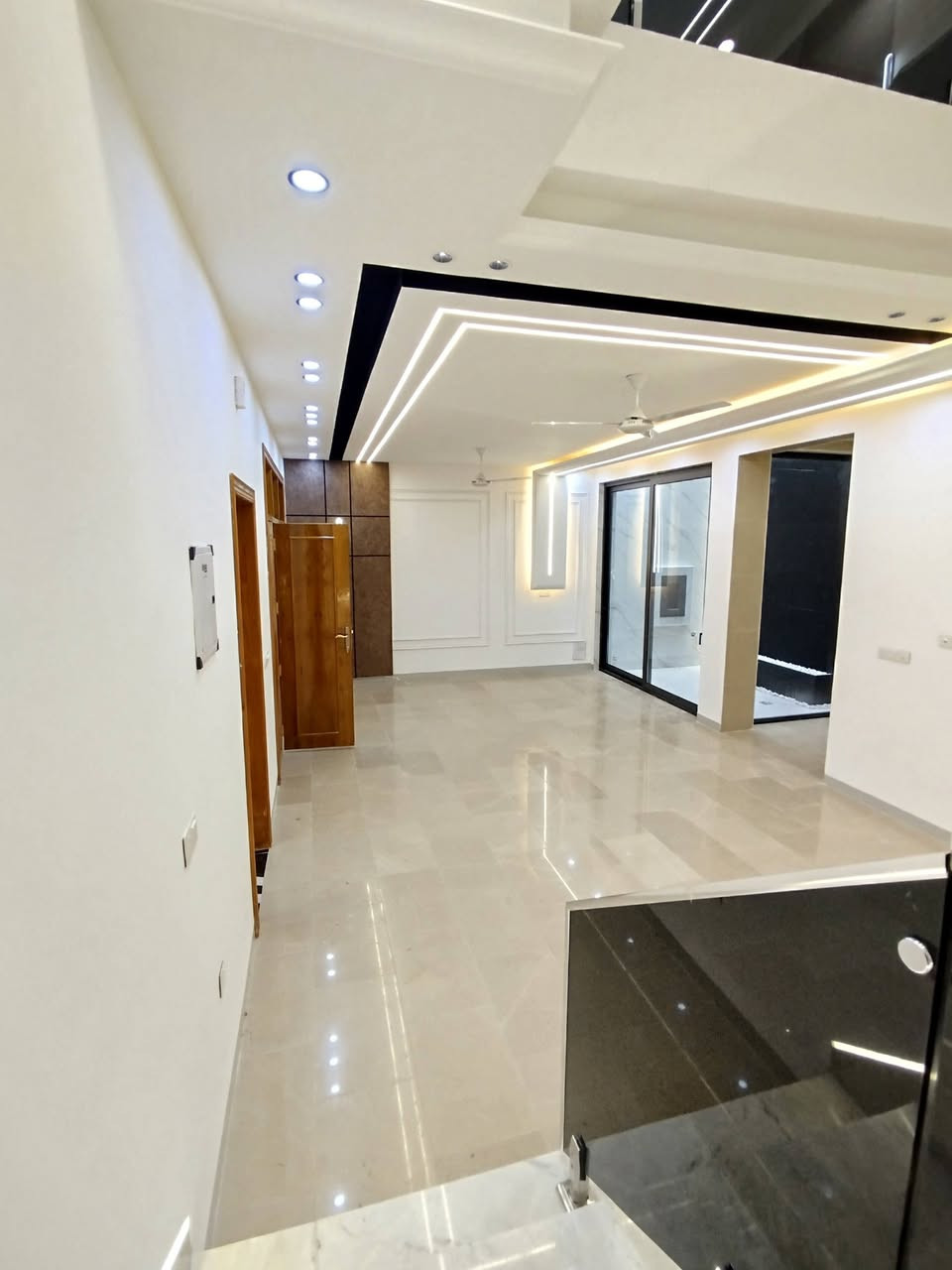 🏠 منزل الأحلام بانتظارك في قلب حي الغري! 🏠
لعشاق النظافة والموقع المميز، متوفر الآن بيت بناء جديد (طابقين) بمساحة 200 متر وجاهز للسكن فوراً.

📍 المميزات:

الموقع: حي الغري، شارع 10 (حرف T).

القرب: خطوات عن شارع 20 والمنطقة التجارية.

التفاصيل: 4 غرف نوم واسعة وتصميم حديث.

للشراء والاستفسار، تفضلوا بزيارتنا في:

🏢 مكتب العوادي للعقارات

(حي السلام - مقابل جوهرة العرب - مكتب سايدين سلام)

📞 ***********
