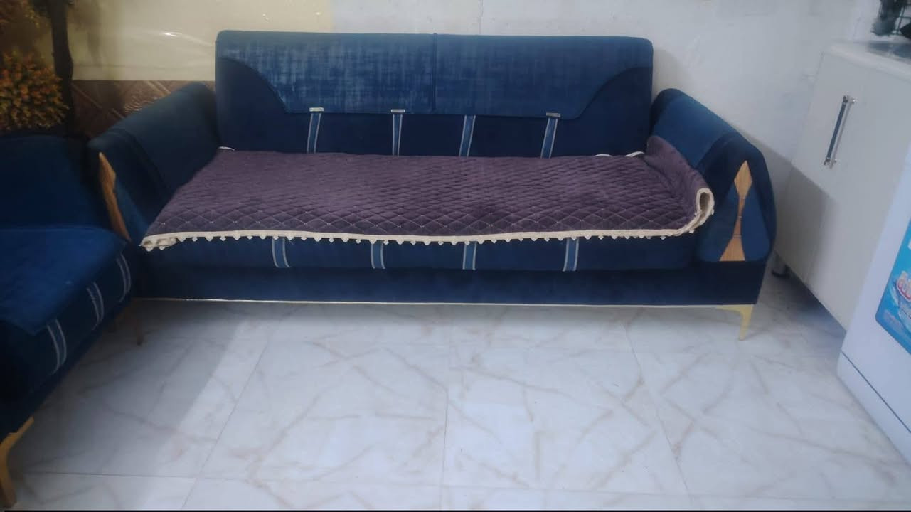 ثلاجة للبيع  ب350
تخم للبيع 350

***********
