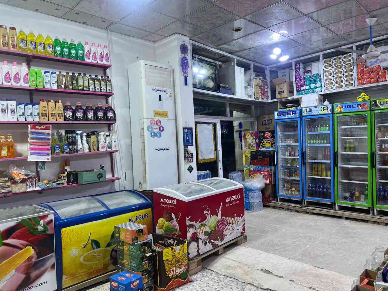 محل للبيع حي الشهداء قرب مدرسة فيض التقى للاستفسار ***********
