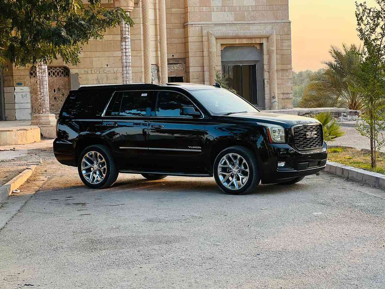 سلام عليكم GMC  يوكن سياره كفاله عامه من كلشي وارد كندي  فول مواصفات رقم بغداد الجديد  كير مكينه   كفاله عامه السياره من كلشي.   كشنات ملكي   تدفه تبريد.    سياره  مواصفات دنلي  كشنات كهرباء باب الخلفي كهرباء  لايت زنون  حساسات. بيه شاشه الجبيره   و قاصه  بيه المكان                            مكان البصره الزبير.                                                                           الاستفسار  ***********.                 ***********
