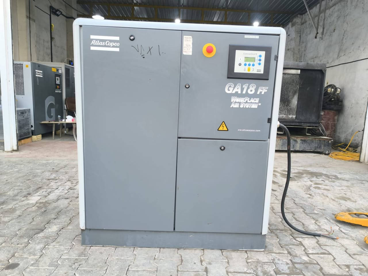 🔧 المنتج: كومبريسر هواء 25 حصان
⚡️ الموديل: ATLAS COPCO GA 18
⚡موديل 2003 
⚡ضغط 10 بار
⚡حوالي 2,7 متر مكعب / دقيقة

📍 العنوان: حي القادسية – خدمي شارع الصب – مقابل معرض النجف الدولي
📞 للاستفسار: ***********
