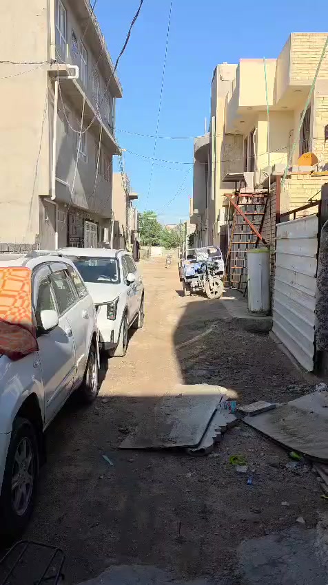 السلام عليكم
دار للبيع في كربلاء المقدسه/ شارع علي القاضي الطبطبائي / كاع الشيخ أحمد طلال الخفاجي
قرب مضيف الشيخ أحمد طلال الخفاجي 
عامود 19 
المساحه 72 متر . طابق واحد 
 كامل خدمات[ كهرباء و ماء و مجاري وتبليط .
فقط الفرع ما مبلط] 
بناء حديث درجة أولى[طابوك جمهوري وصب تسليح ]
للإستفسار الاتصال ع الرقم (***********)
