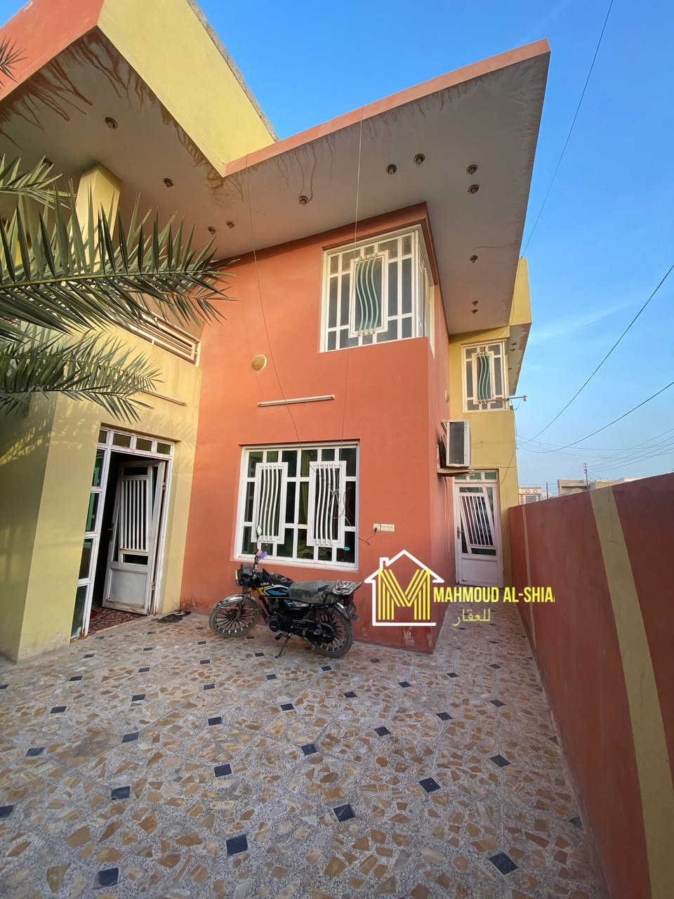 عقار للبيع في حي الخضراء موقع مميز ركن على شارعين المساحة 330 .

يتكون من 5 غرف نوم وصالة وهول واستقبال ومطبخ و كراج  و حديقة . 

للاستفسار الاتصال : مكتب المحمود للعقار . 

***********
