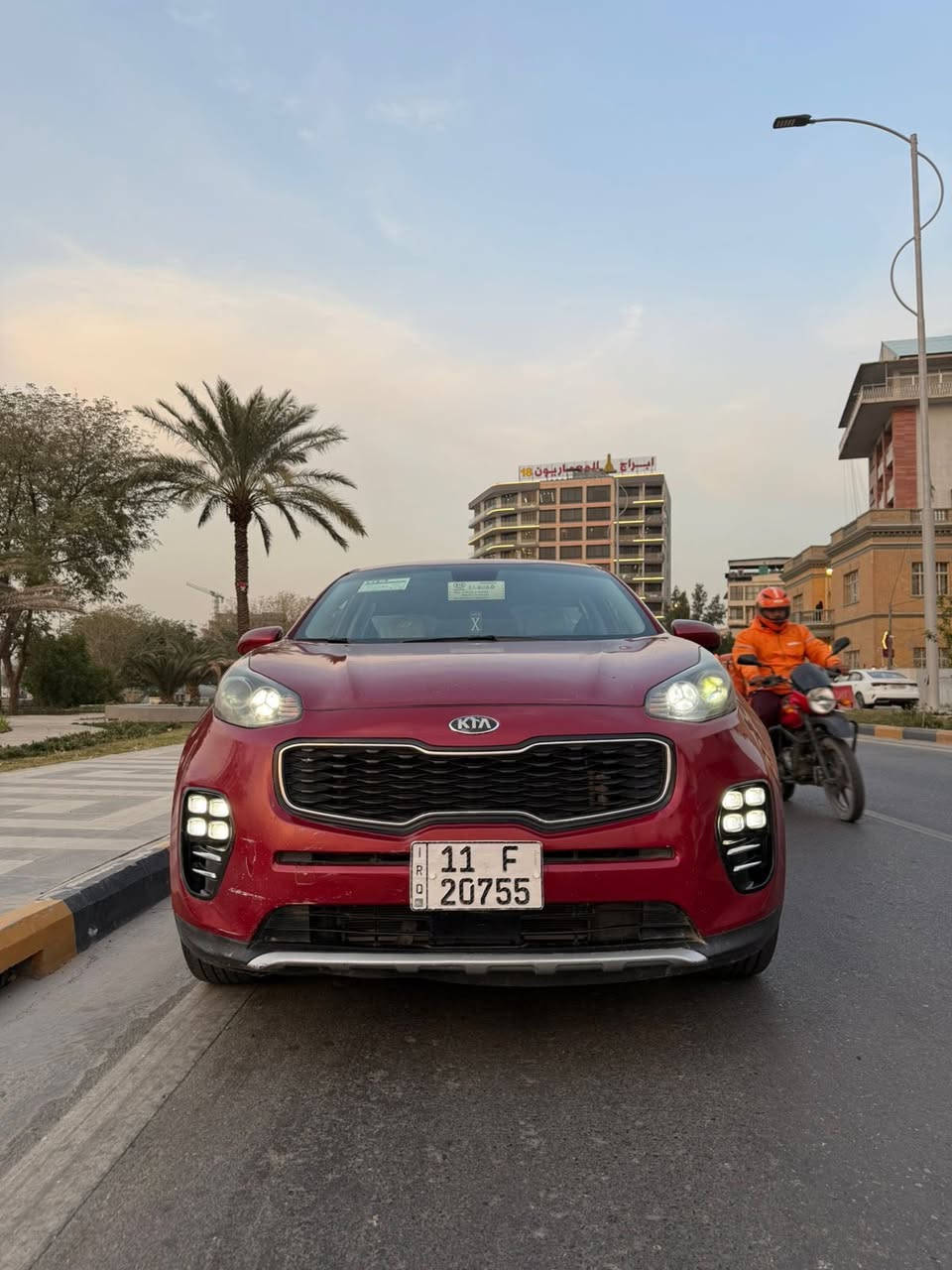 السلام عليك سبورتج موديل 2018 وراد امريكي رقم بغداد نكليزي بسمي تحويل ثاني يوم بيها أربع قطع صبغ بدون دواخل محرك جيدياي كير اوتماتيك ماشيه 92 miجاهز كير محرك تبريد صدر امامي خلفي السياره احلى من الصور السعر (138) التصال ***********العنوان بغداد
