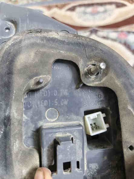 بك لايت سورنتو للبيع قيم وخذ شرط شغال واصلي 
دعمت سياره وجبت غراض السمكري كال ذني زادن 
وابو لادوات ما يرجعن 
الي يفيدنه بل عافيه عليه 
***********
***********
