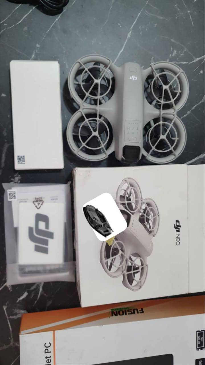 درون دي جي اي نيو للبيع جديدة فقط مفتوحة من الكارتون طايرة بل بيت جتربة تشغيل فقط سنكل وياها جوستك و الدرون مكفولة أمان الله خارج البيت حتى ما طايرة جديدة سبب البيع طالب سادس و الوالد مال تبيعها و اني توى اشتريها جديدة السعر 525  بيها مجال بسيط الطيارة جديدة مو تكول مستخدمة لو شي واتساب 
***********

