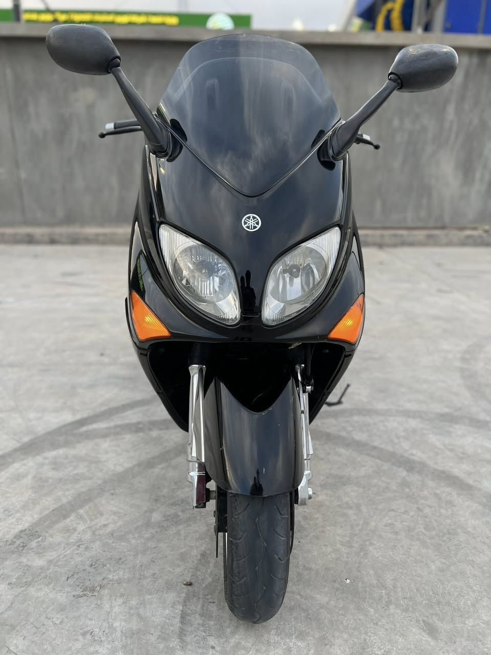 السلام عليكم للبيع تي ماكس 2008  نازله من معرض ماهر الكناني قبل فتره قصيره نزلت ماشيه 22 وحالياً 24 km حقيقي الدراجه كفاله عامه في حالة الوكاله السعر 25$ بيها مجال بسيط  مكاني البياع حي الأعلام للأستفسار ***********🩵
