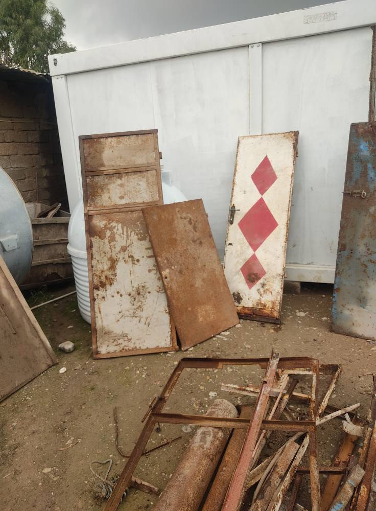 حدايد وابواب 
للبييييع
***********
مكاني بازوايا قرب جامع أهل البيت
