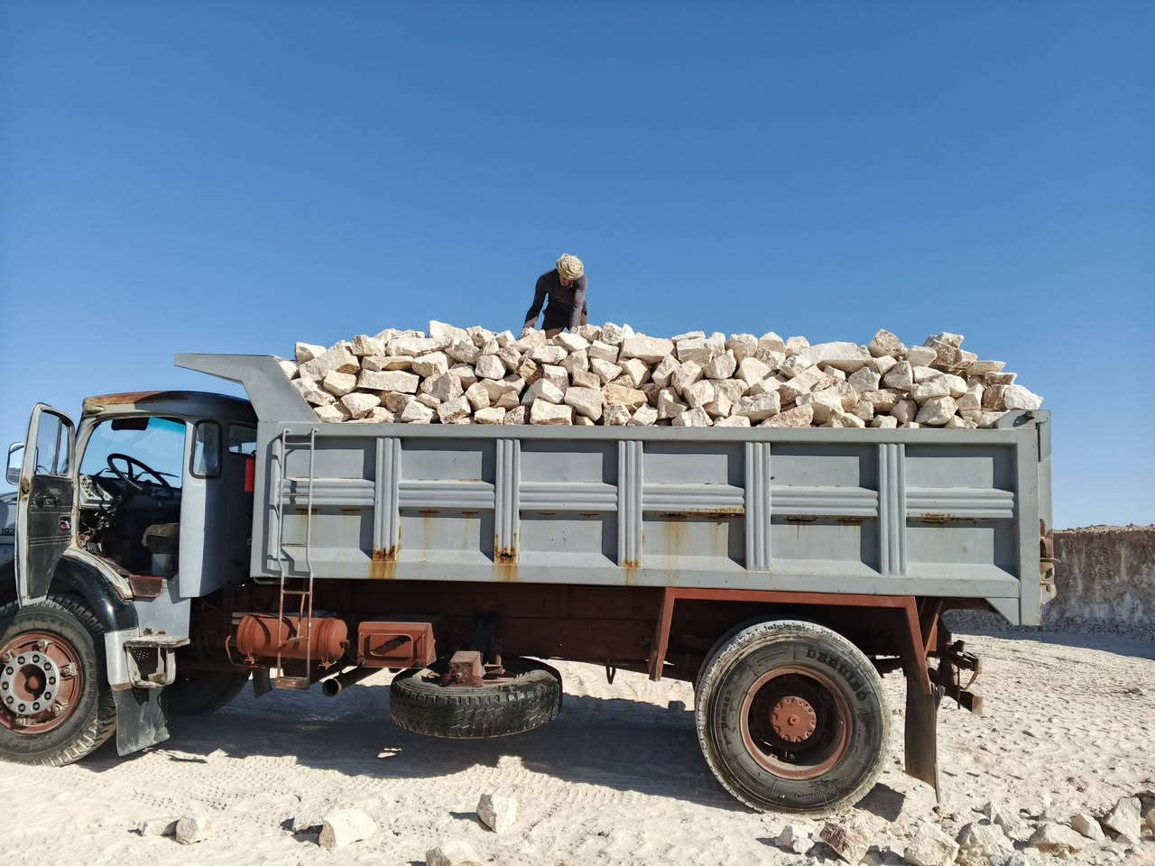 سلام عليكم حجر درجه اولى
رمل  وحصو 
جص الرمادي درجه اولى
جلمود
بسعار مناسبه 

و‭٠٧٧٤ ٨١٠ ٩٨٤٢‬
