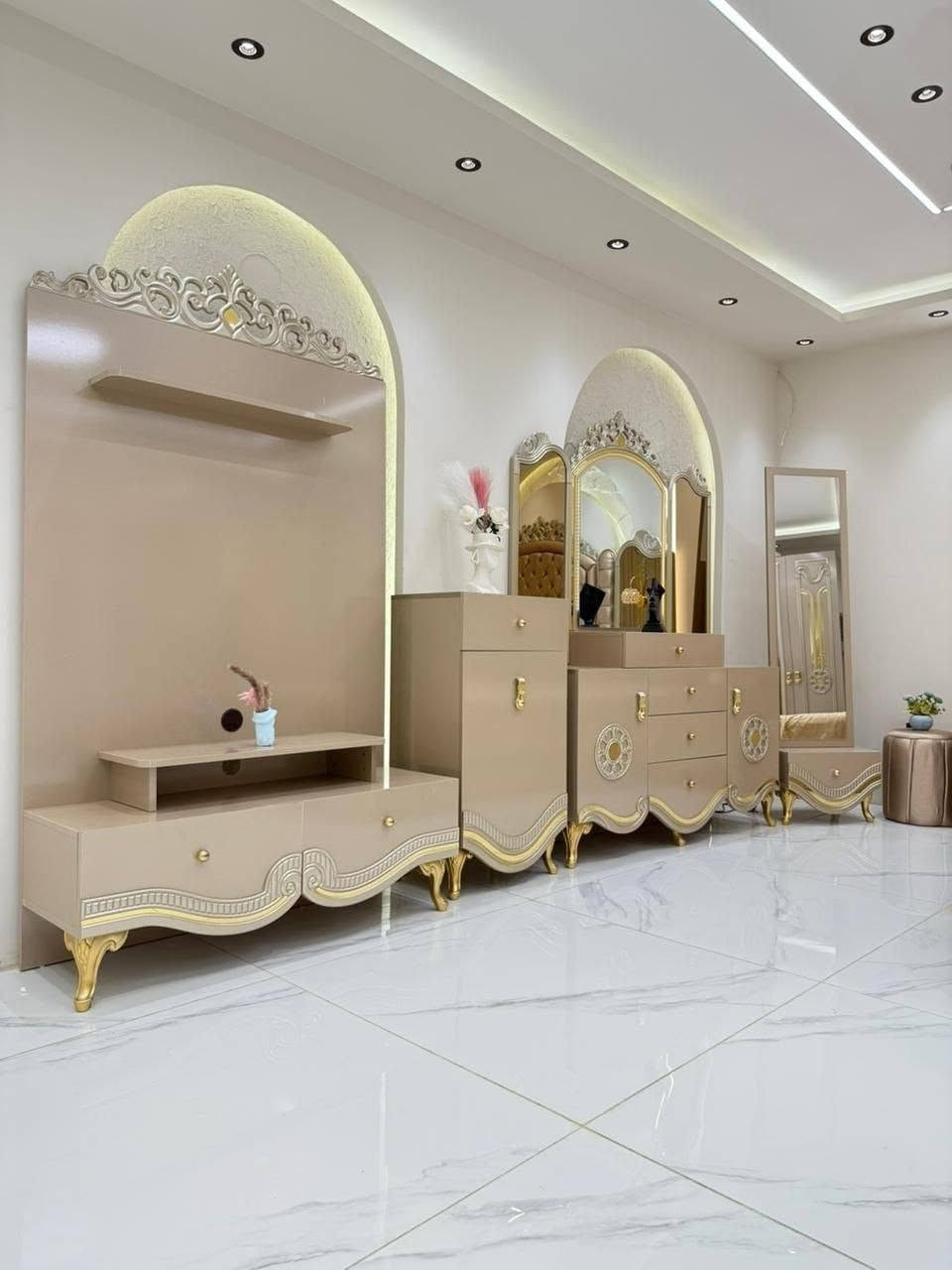*موديل         تكساس          الجديد*
تركي درجه اولى معمل اصلي 
*مفاجئة كبرى*👊👊

❇️ 11قطعه        
❇️ قياس الكنتور مع الملحق 380سم 
ارتفاع 255سم  عمق الكنتور 55
❇️ برغي وچوي حديد
❇️ارتفاع السرير 185سم 
❇️ إناره بالكومديات  
❇️ اناره بل ميز تواليت 
❇️ميز بلازمة
 ضهر بلوك/ سرير مخزن 
 قياسات ضخمه 
     السعر مليونين و650 الف


**إذا كنت صاحب هذا الإعلان وتريد حذفه لأي سبب، رجاءا أرسل رسالة إلى الدعم الفني**