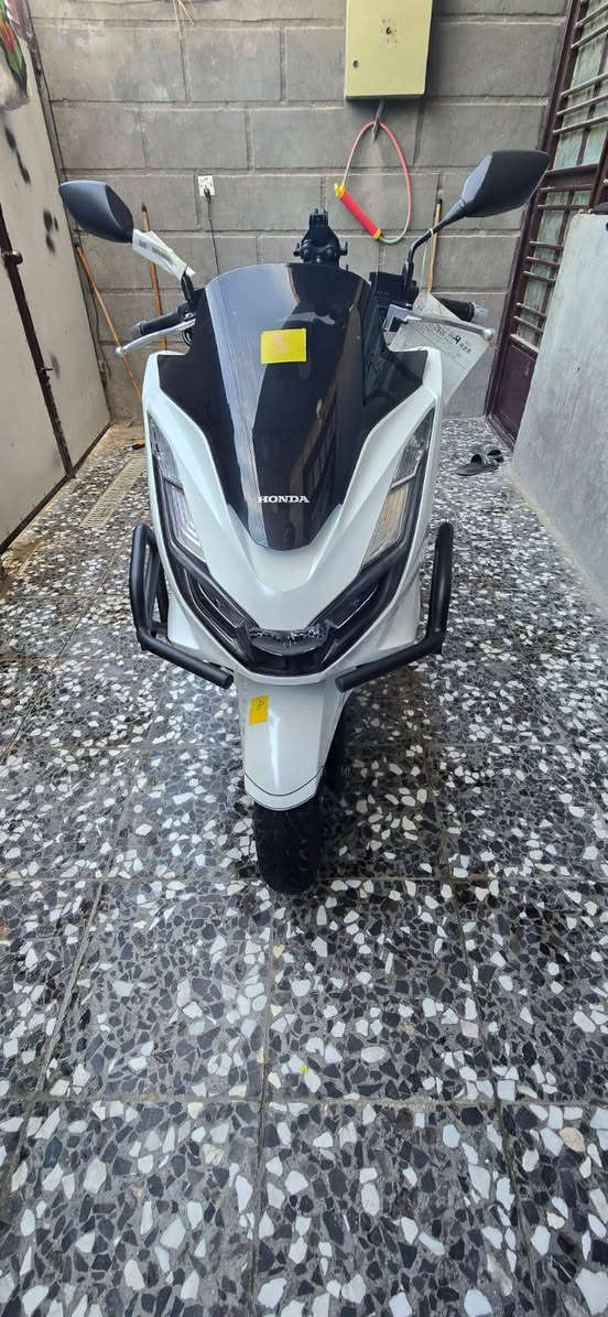 سلام عليكم
دراجه PCX
مكفوله كفاله عامه من زلغ او كسر كفاله عامه 
دراجه جديده لوك مزاده موجود بكتلوكاته الدراجه 
المكان البلديات الصحفين 
رقم الهاتف 
***********
