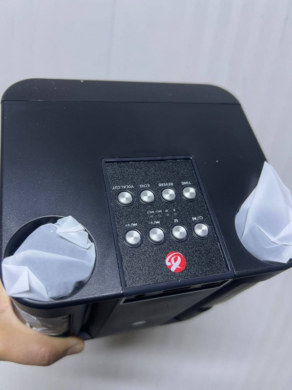 هذا الجهاز هو آلة كاريوكي محمولة ماركة SU-YOSD، موديل YS-203.يتميز بمكبر صوت Bluetooth قوي مع ميكروفونين لاسلكيين مدمجين.يدعم الجهاز طرق اتصال متعددة بما في ذلك بلوتوث، وUSB، وبطاقة ذاكرة صغيرة
السعر ب25 الف


**إذا كنت صاحب هذا الإعلان وتريد حذفه لأي سبب، رجاءا أرسل رسالة إلى الدعم الفني**