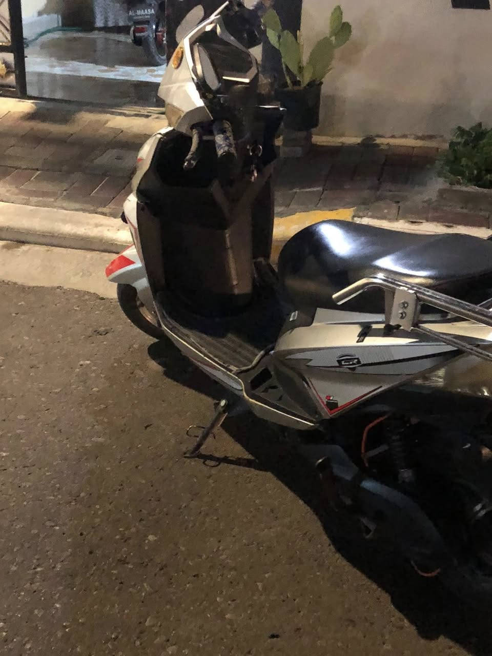 مكلف بل نشر فقط سلام عليكم اخوان ماطور شحن للبيع سعر 400وبي مجال للطيبين
ماطور نضيف والبطاريات شرط على فحص / رقم الهاتف /***********      مكان الدراجه التأميم القادسية الثانية
