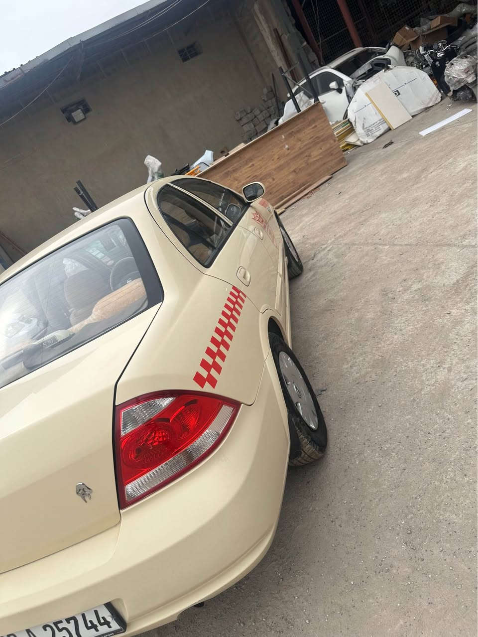 سلاو هاوريان نيسان سه ني كوري بيلاد توماتيك بئ سبوغ سه ياره كه  زور خاوينه ٤٠٠هه زار. هه قيقي رويه  ره قه م باريك هه مو. شتي نويه بيشي كه پسه. بشتي ازتيكي كه مي. هه يه   سعر ١٣٢  مجال كم ***********. أربيل, العراق
