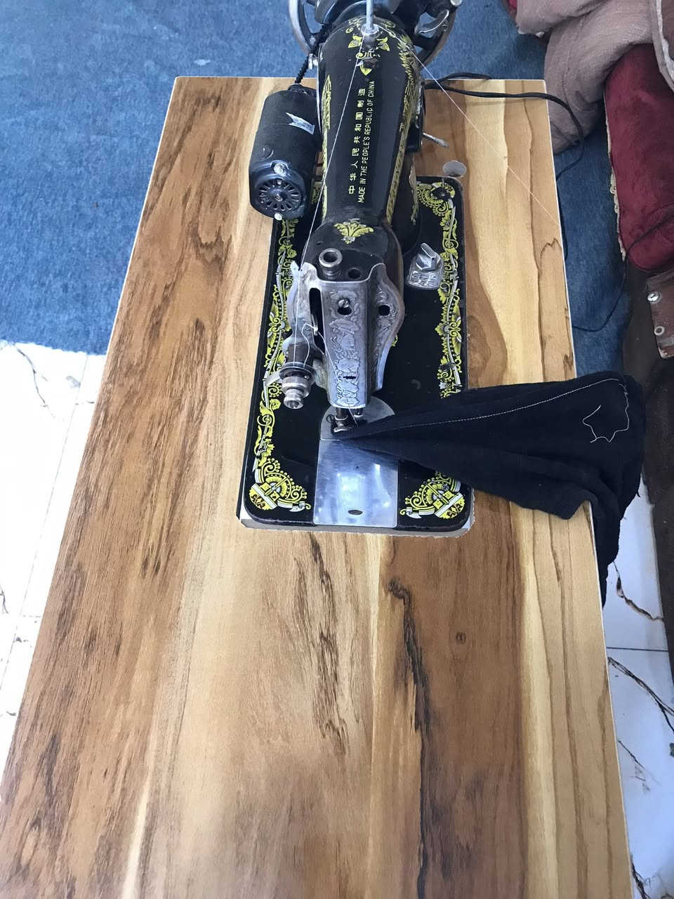 مكينة خياطة ام الفراشة اصلية شغالة على الفحص مكينة وماطور ودواسة وميز السعر ٦٠ المكان نجف حي ميسان ***********
