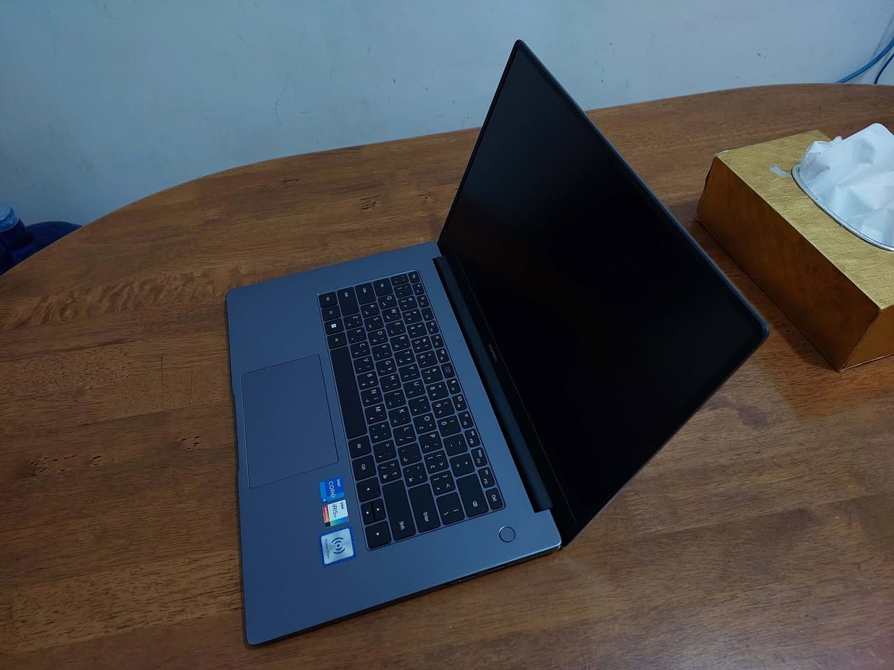 السلام عليكم.. جيل 11 .. ....لابتوب من HUAWEI MateBook D 15 من افضل انواع اللابتوبات بلون وشكل وتصميم مميز جدا  ...شاشة حجم 15.6 دقة FUL HD نوع IPS الوانها طبيعية مشبعة ونظام حماية للعين .. رام حجم 8 كيكا ...هارد حجم 512 كيكا  نوع SSD السريع ... .معالج كور اي 5 جيل 11...بصمة اصبع بزر التشغيل ...;كاميرا بالكيبورد ...شاحن اصلي تايب سي ...اللابتوب نظيف جدا    ووزنه خفيف وشكلة سوبر سلم وشحنه فوق الممتاز   ...ملائم للبرامج الهندسية والدراسة والاعمال وغيرها السعر   350 $    للاستفسار *********** او ***********(واتس)

