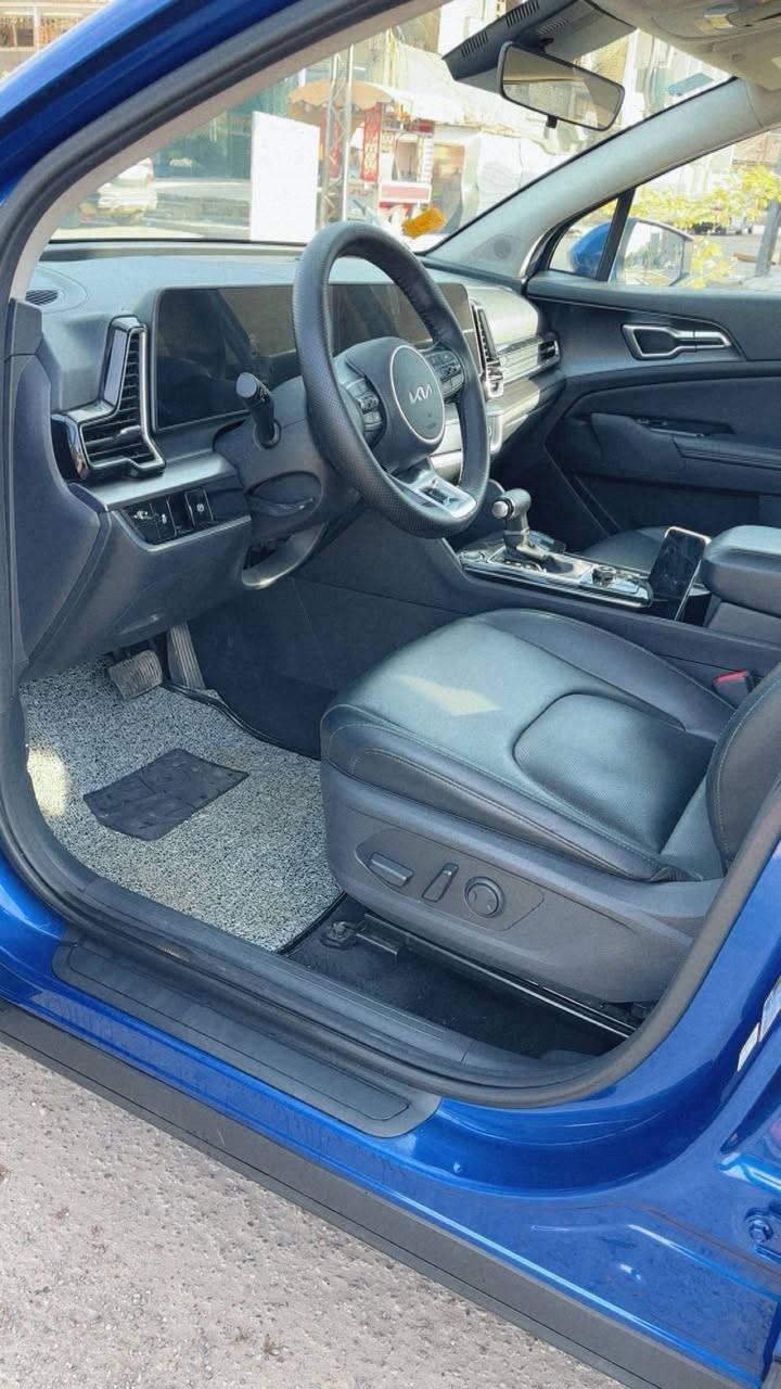 سلام عليكم كيا سبورتج موديل 2023 مكفوله من الصبغ  بدون ايرباك موصفات فول ماعده البنرامه يعني قماره حديد رقم بعداد مشروع وطني تحويل مباشر تشغيل عن بعد تحديد مسار توقف ذاتي كشنات جلد تتفئه بل كشن  العنوان بغداد البياع حي الشهداء /رقم الهاتف /***********/
