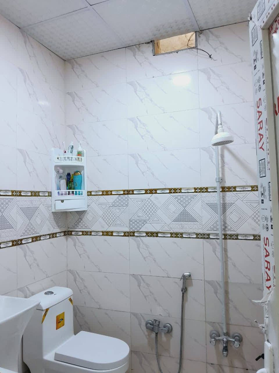 اعلان رقم 652
دار للبيع طابق ونصف
القبله ل 5000
المساحة 100 متر 
بناء بلوك  سنه 2024
الارضي غرفة نوم واستقبال 
وصاله ومطبخ وصحيات 
الطابق الاول غرفه نوم وصحيات 
السعر. 115 نهائي 
***********
***********
