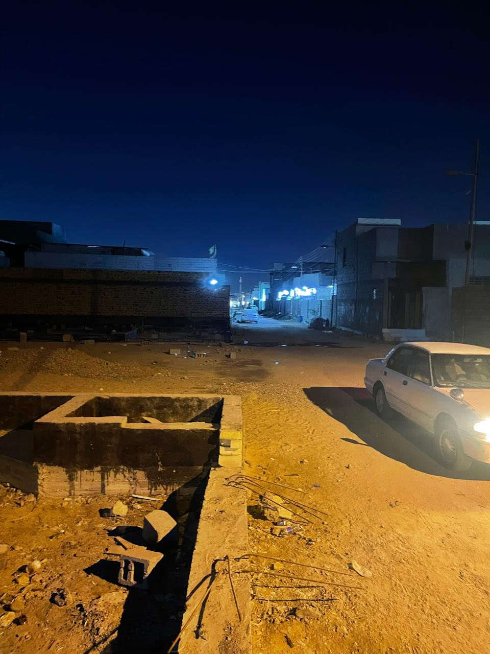 ✳يعــــلن مكتــــب عقــــــــارات النسيم 
 عن قطعه ارض مع بتلو بمساحه 250 متر  في الجزيرة باب الهوى خلف السوق مباشرة بناء طابوك درجه اولى ومدفون  مرتب جدا بمنطقة سكنية كاملة الخدمات شارع تبليط 8متر كهرباء وانارة وماء ومجاري على نهر جاري طابو صرف زراعي ب اسم عراقي سند 25 نظام البيع وكاله ومكاتبه ونسخه من الطابو … السعر 58 وبيها مجال 
مجال  للاستفسار . ***********  🔹️عنوان المكتب الجزيرة باب الهوى خلف السوق مكتب عقارات النسيم
