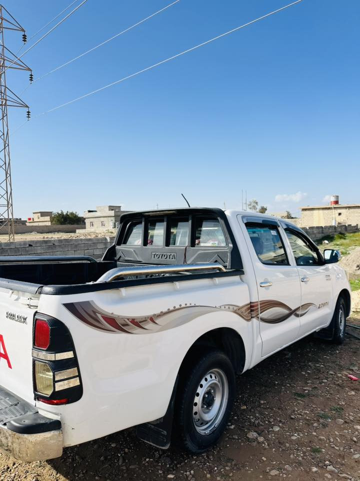 السلام عليكم
عذاري هايلوكس 2013 فخر الصناعة اليابانية 
كير عادي + محرك شرط مامفتوح لا صرف لا صوت لا بخار 
صدر امامي خلفي جديد 
تخم تايرات جديد شرط 
كامرة + شاشة 
داخل احمر جديد شرط 
رقم اربيل أجنبي بأسمي تحويل ثاني يوم 
سيارة جديدة ونضيفة مامتعوبة 
( السيارة مكفولة من الصبغ من الدعامية للدعامية )
بيها فقط بارد بل جاملغ الامامي والجاملغ الخلفي 
والباقي مكفول 
((السعررر 180 وبيها مجال بسيط ))
***********
