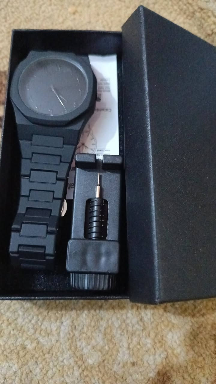 بنكه كهرباء ارتفاع ٣٠ سانتيم جديد ما مستعمل سعر ١٠ قفل من الاخير 
جذاء قياس ٢١ سعر ٤ 
ساعه جديد ما مستعمل سعر ١٠ 
كلوب نشره الوان كهرباء سعر خمسه اي استفسار خاص راسلوني مكاني ابو غريب خرنابات شارع السجه ***********
