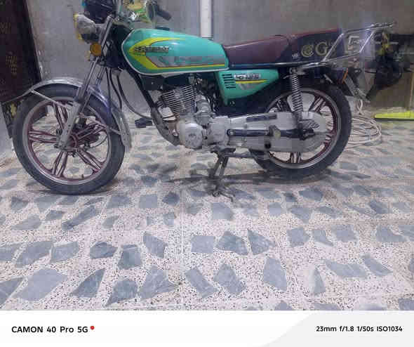 موتور للبيع موديل 20 كله شرط شغال السعر 475 وبي مجال***********
