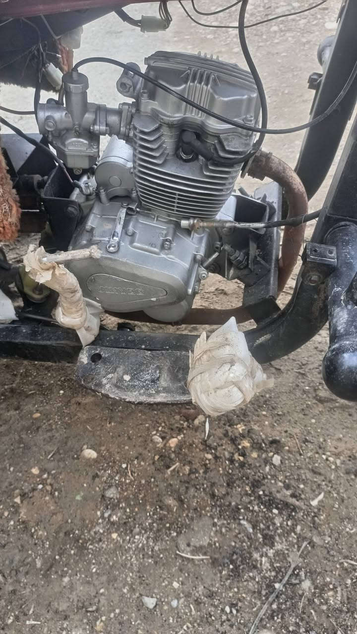 سلام عليكم ستوته للبيع اكسل ومحرك مكفولات شاصي موديل 14 السعر 450 وبيها مجال للطيبين والشراي يتصل على الرقم ***********
